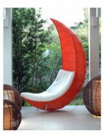 fotel w kształcie księżyca